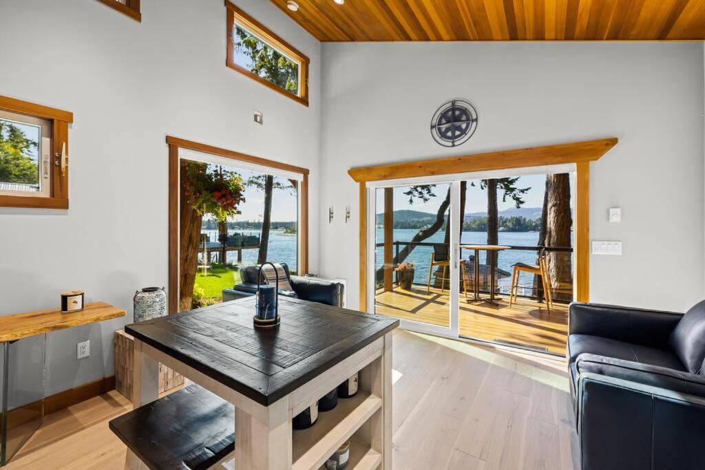 Kingfisher Manor Sooke Exterior foto