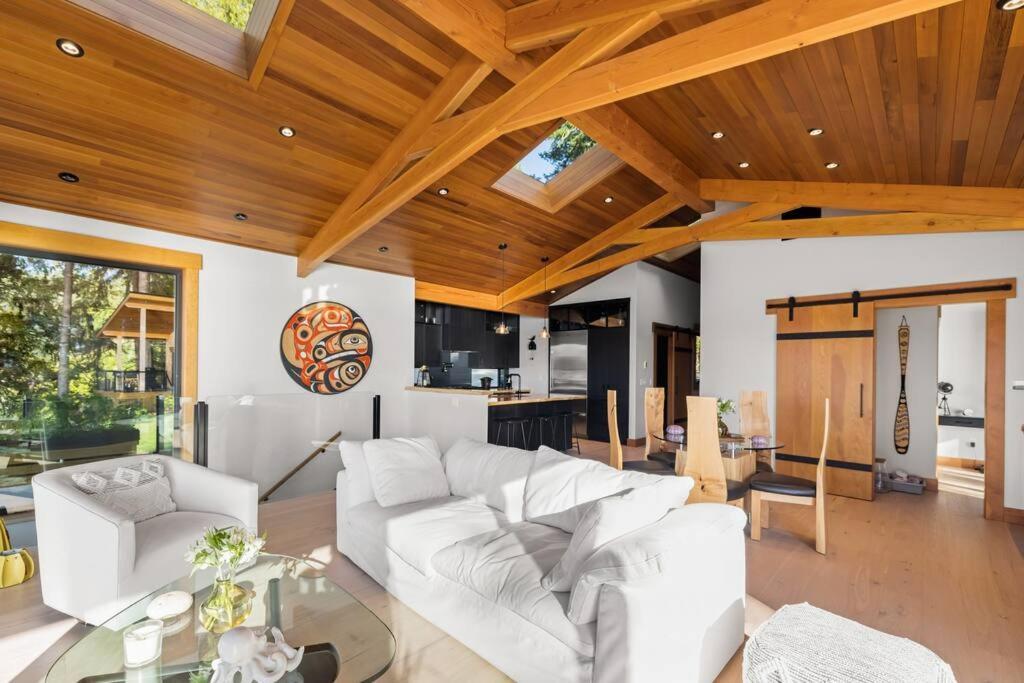 Kingfisher Manor Sooke Exterior foto