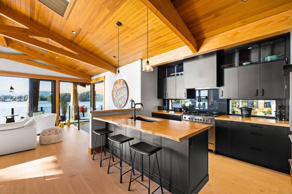 Kingfisher Manor Sooke Exterior foto