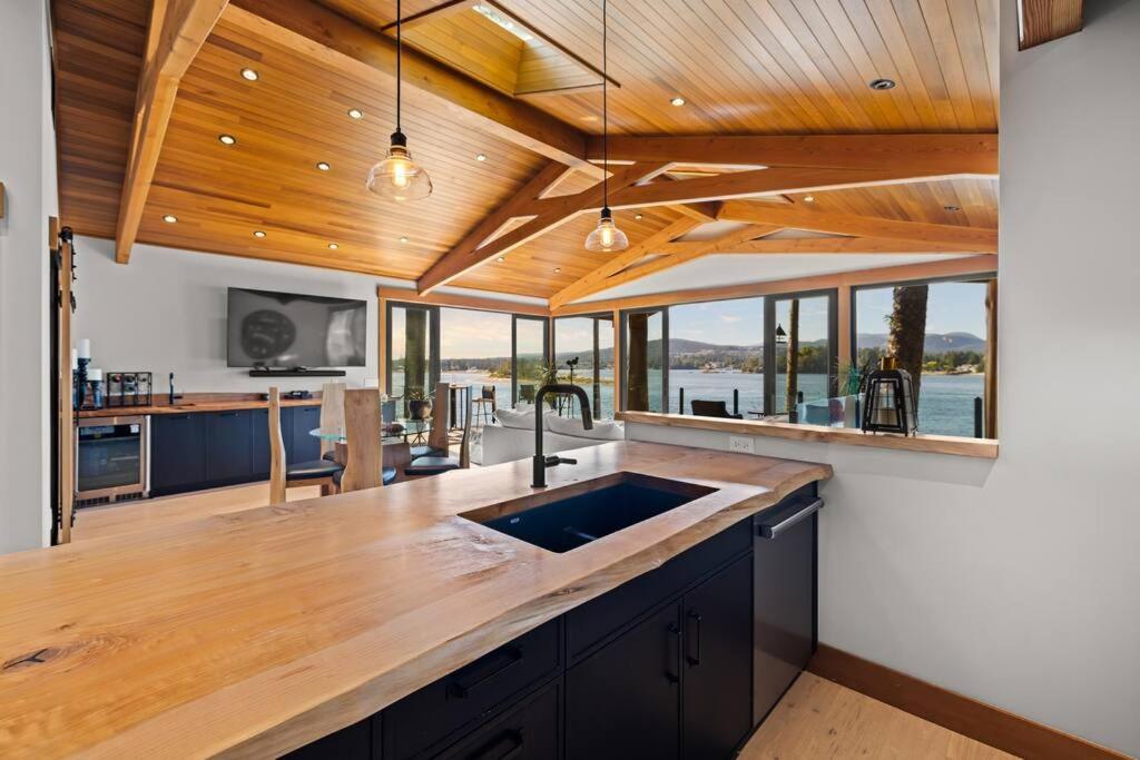 Kingfisher Manor Sooke Exterior foto
